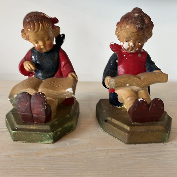Vintage 1950s nursery Chippy chalkware boy and girl reading book ends - Picture 4 of 7